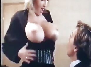 tetas-grandes, oficina, mamada, madurita-caliente, hardcore, pareja, retro, rubia, pechugona