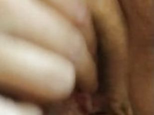 clitoris-bagian-atas-vagina-paling-sensitif, mastubasi, orgasme, vagina-pussy, isteri, amatir, wanita-gemuk-yang-cantik, basah