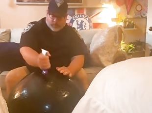 CHUB DADDY HAS BIGGEST HAND-FREE CUMSHOT EVER!! Chub coach humps a ...