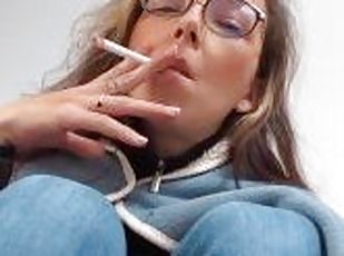 estrella-del-porno, francés, sucio, fetichista, a-solas, fumando