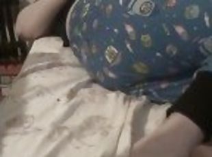 Watch your cute adult baby girl snuggle up in bed (ABDL/DDLG/voyeurism)
