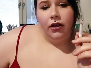 tetas-grandes, amateur, regordeta, regordeta-chubby, tetas, fetichista, a-solas, fumando