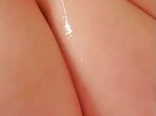 Wet titties