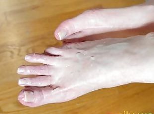 I gave my husband two minutes to cum on my feet.  Real homemade ama...