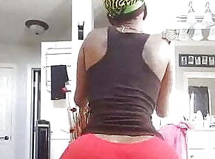 FAT JUICY ASS GARANTEED TO MAKE YOU CUM IN 2MINS