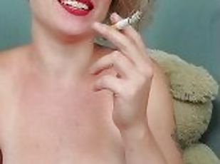 mayor, amateur, zorra-slut, jóvenes18, vieja, pequeñita, fetichista, a-solas, fumando, mayor-y-joven