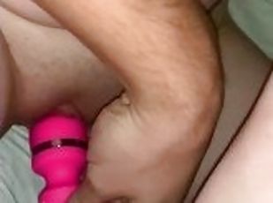 klitoris, tučné, orgazmus, pička, fajka, striekanie-semena, hračky, robenie-rukou, bbw, pov