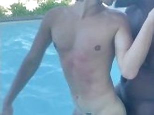 al-aire-libre, público, hardcore, gay, follando-fucking, piscina, exhibicionista, gay-joven