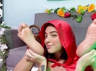 Cosplay little red, she suck and lick her feet until she gets her pussy wet