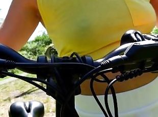 en-plein-air, public, amateur, cam, voyeur, jupe-en-l’air, chevauchement, solo, bikini, brunette