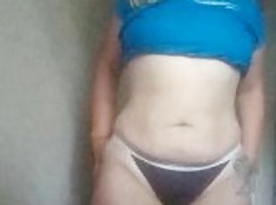 amateur, madurita-caliente, primera-persona, bragas, fetichista, a-solas, tatuaje, tetitas