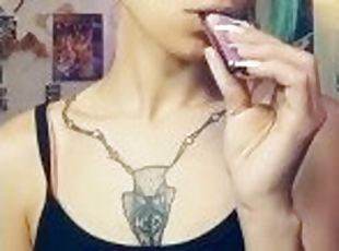 amador, mulher-madura, mãe, loira, mãe-mother, pequeno, sozinho, fumando, tatuagem, tetas-pequenas