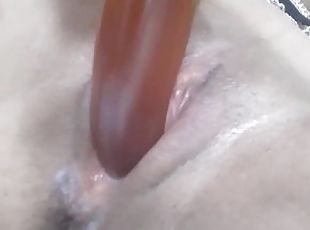 Delicioso dildo penetrando mi vagina estrecha