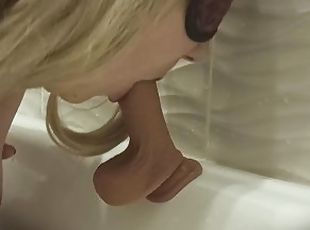 kylpy, masturbaatio, amatööri, kypsä, suihinotto, lelu, käsihomma, blondi, soolo, eroottinen