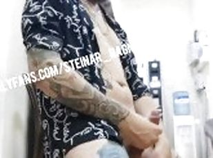 masturbare-masturbation, public, amatori, pula-imensa, gay, laba, masturbare, solo, baietel, tatuaj