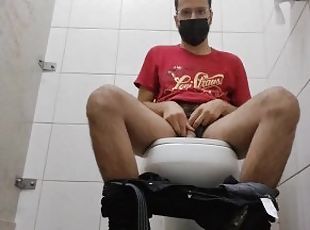 pull down my skinny jeans and my cock out trhow the underwear piss ...