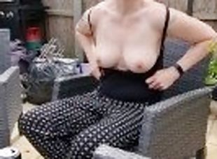 gros-nichons, maman-et-garçon, vieux, public, amateur, milf, maman, jeune-18, britannique, fantaisie