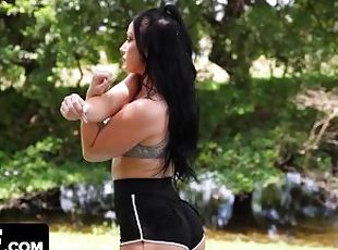 Fitness MILF With Big Booty Does Her Booty Exercises Outdoors And H...