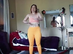 Yoga pants cameltoe see my website and onlyfans for my nudes and po...