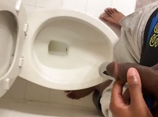 [HD VIDEO] Black Dude Pulls Down Underwear and Pisses For You