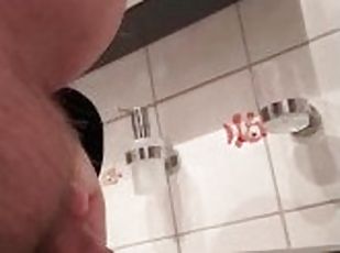 pisser, amateur, ejaculation-sur-le-corps, gay, joufflue, européenne, euro, toilette, solo, bite