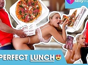 I fuck pizza delivery guy while he eats my pizza: SASHA (Holland Po...