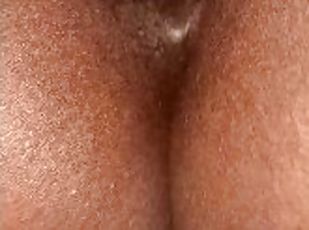 klitta, masturbation, orgasm, fitta-pussy, kvinnligt-sprut, mogen, mörkhyad, gigantisk-kuk, sprut, vått