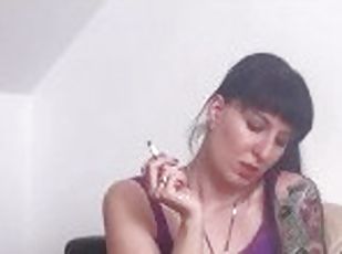 webcam, fetish-benda-yang-dapat-meningkatkan-gairah-sex, merokok, berambut-cokelat, realitas