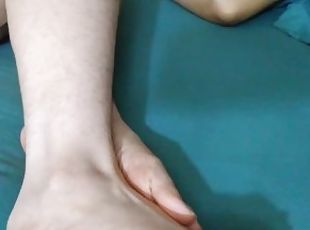Cute Hairy Girl Feet PAWG Foot Fetish Hairy Legs Hairy Toes Long To...