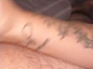 masturbation, amateur, ejaculation-sur-le-corps, énorme-bite, branlette, française, tatouage, bite