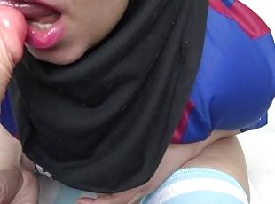 Real Arab Muslim Mom In Niqab Hijab Masturbates Wet Pussy With BIG ...
