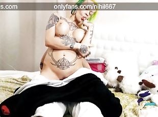 gros-nichons, fisting, orgasme, amateur, babes, ejaculation-interne, seins, goth, tatouage