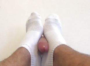 CAN I GIVE YOU A FOOT JOB? - REALISTIC 6 DICK - NO LUBE SOCKED & RAW MALE FOOTJOB - MANLYFOOT ????