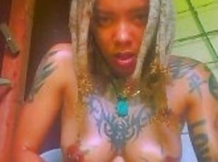 masturbation, orgasme, public, ébène, fétiche, solo, fumer, tatouage