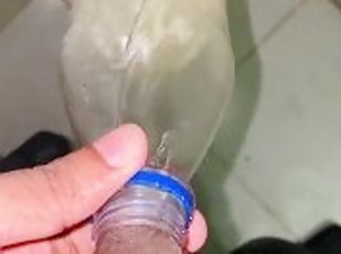 asiático, bañando, botella, oficina, mayor, meando, amateur, maduro, indio, jóvenes18