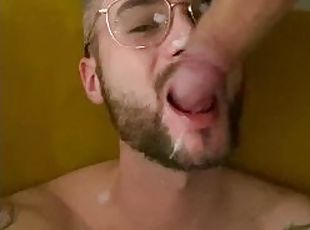 lunettes, amateur, fellation, ejaculation-sur-le-corps, énorme-bite, gay, française, sur-le-visage, pute, tatouage