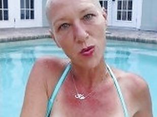 gros-nichons, amateur, milf, maman, blonde, piscine, mère, seins, petite, solo