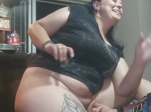 coño-pussy, esposa, madurita-caliente, juguete, regordeta, follando-fucking, fumando, morena, tatuaje