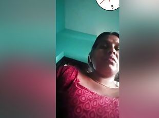 Today Exclusive-desi Mature Aunty Showing Her Boobs On Video Call Part 1