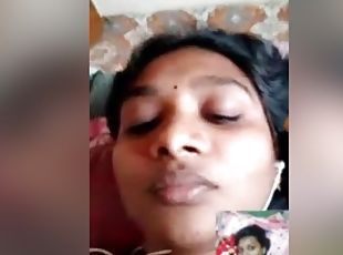 Today Exclusive- Sexy Look Desi Tamil Girl Showing Her Boobs On Vid...
