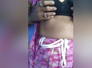 Today Exclusive-sexy Desi Bhabhi Showing Her Boobs And Pussy To Dew...