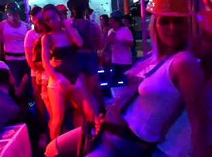 veľké-prsia, párty, swingers, medzirasové, lesbické, skupinový-sex, ponožky, cfnm, blondýna