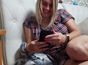 I provoke my stepsister, turn on my cock and start jerking off in f...