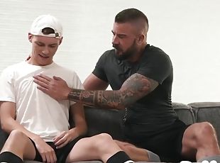 Tattooed bottom beauty fucked in ass and glasses by top twink