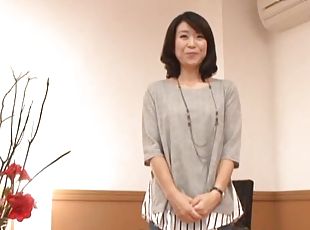 Mature Japanese woman with small tits - Murasaki Chizuru