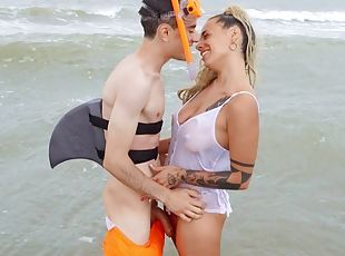 Outdoor fucking on the beach with lovely Lola Emme & her BF