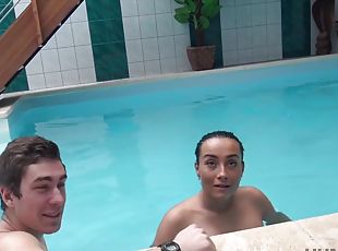 blasen, junge, paar, gesichtspunkt, schwimmbad, schön, hintern, perfekt, czech, cuckold