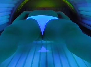 Milf with vibrator masturbate in solarium