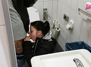 offentlig, amatør, pikslikkeri, teenager, hardcore, tysk, par, kæreste-kvindlig, toilet