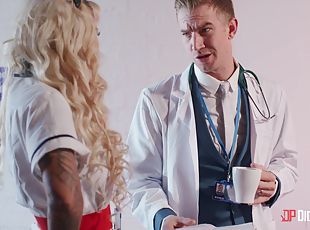 enfermeira, doutor, mulher-madura, estrela-porno, casal, loira, uniforme, tatuagem, pernas, penetração